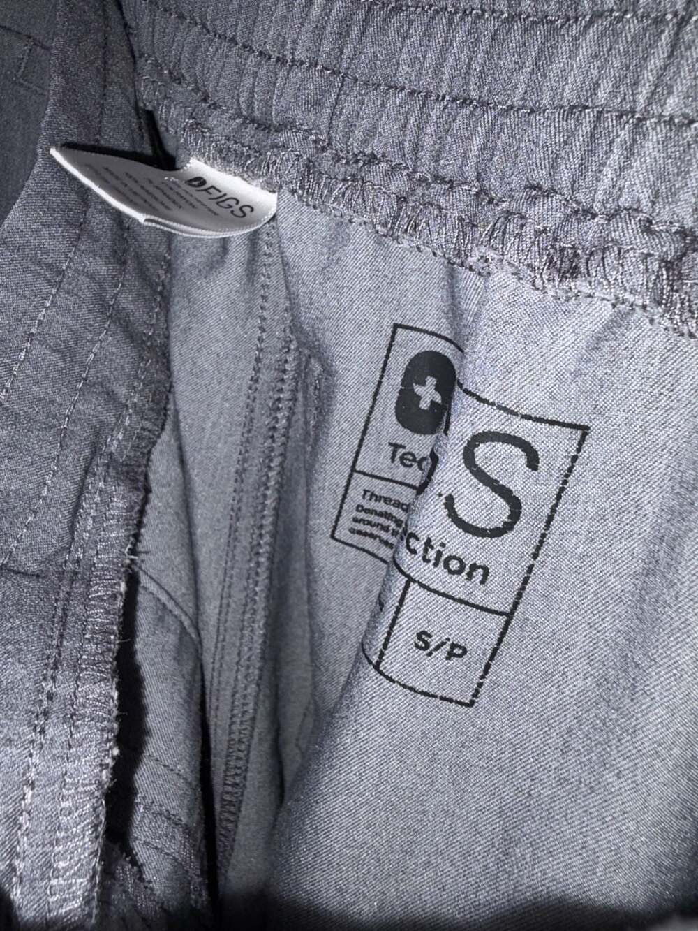 FIGS Graphite Rafaela Technical collection Henley Scrubs Zamora Jogger Set - Picture 2 of 8